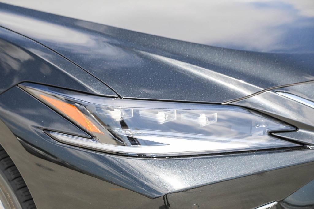 new 2025 Lexus ES 300h car, priced at $52,666