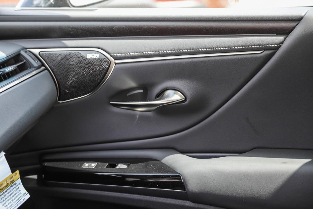 new 2025 Lexus ES 300h car, priced at $52,666