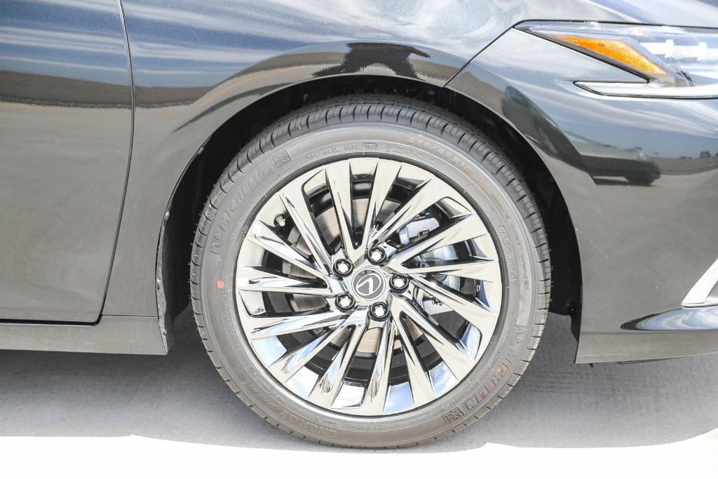 new 2025 Lexus ES 300h car, priced at $52,666