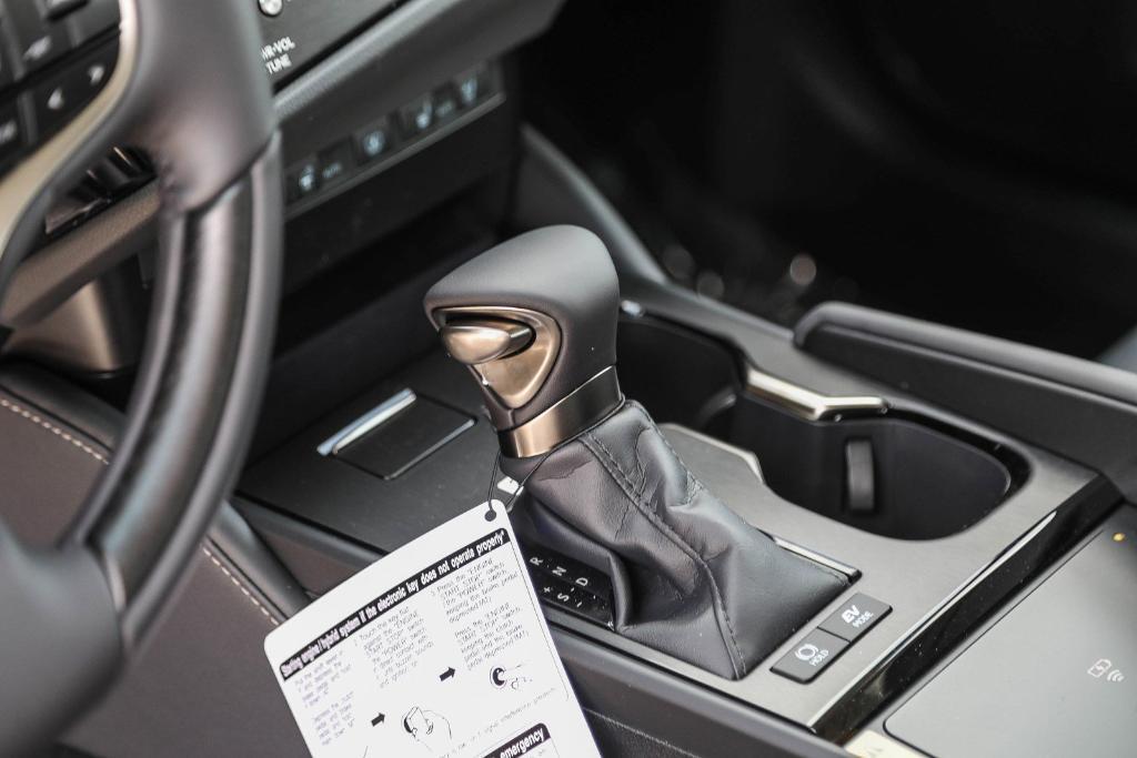 new 2025 Lexus ES 300h car, priced at $52,666