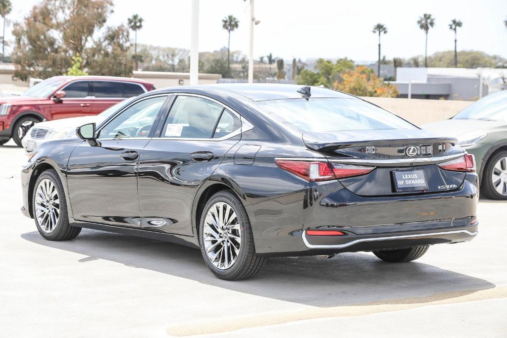 new 2025 Lexus ES 300h car, priced at $52,666