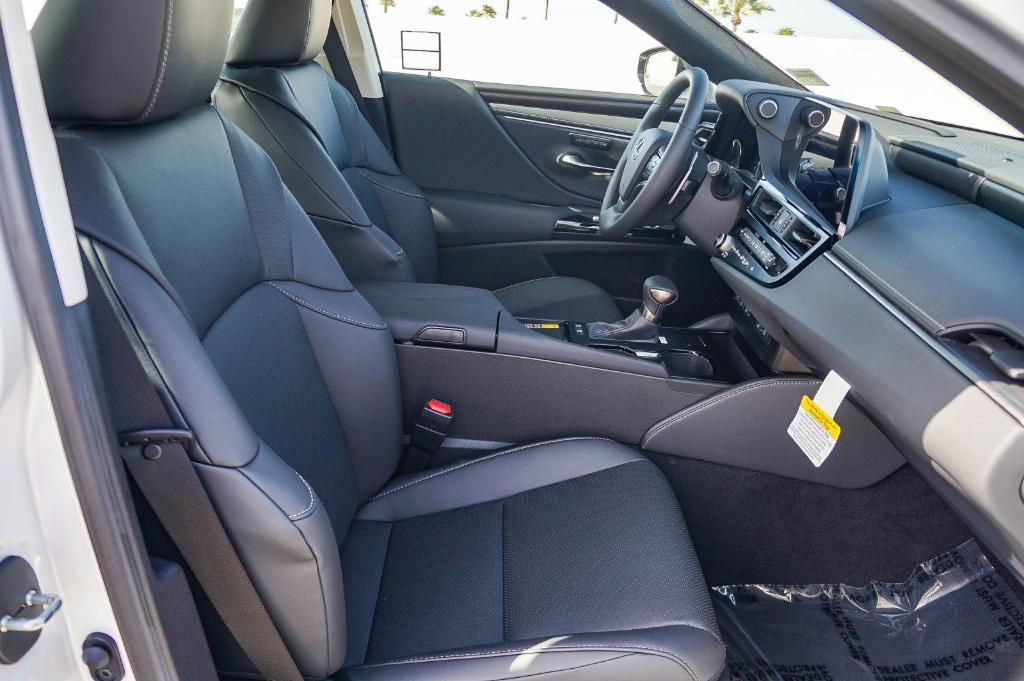 new 2025 Lexus ES 300h car, priced at $46,306