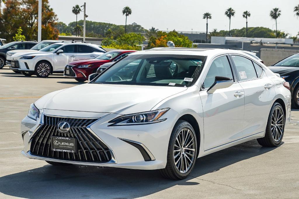 new 2025 Lexus ES 300h car, priced at $46,306