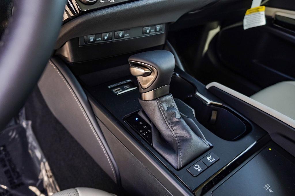 new 2025 Lexus ES 300h car, priced at $47,461