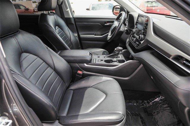 used 2022 Toyota Highlander car, priced at $31,995