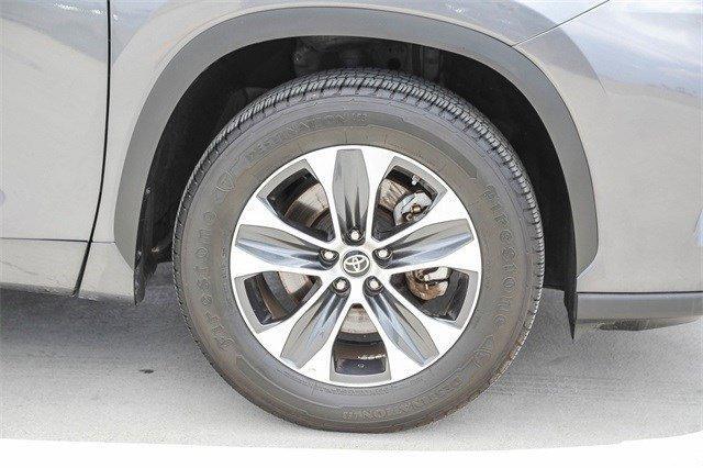 used 2022 Toyota Highlander car, priced at $31,995