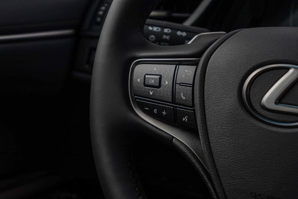 new 2025 Lexus ES 350 car, priced at $47,257