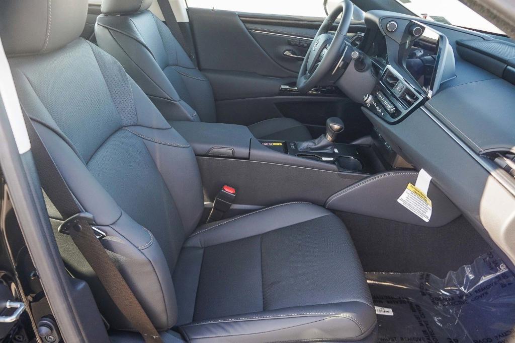 new 2025 Lexus ES 300h car, priced at $45,881