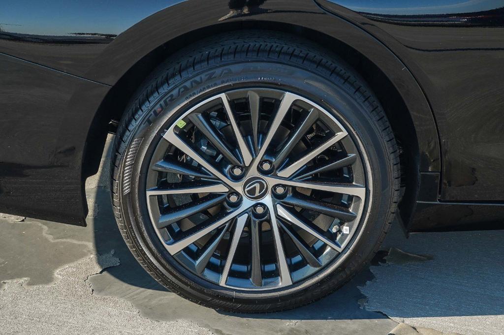 new 2025 Lexus ES 300h car, priced at $45,881
