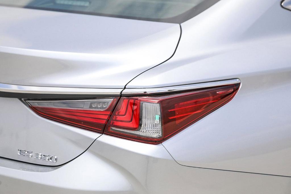 new 2025 Lexus ES 350 car, priced at $49,295