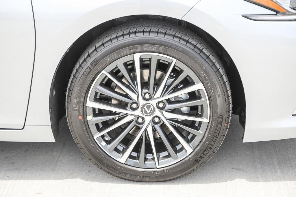 new 2025 Lexus ES 350 car, priced at $49,295