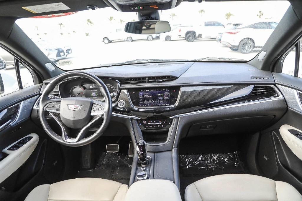used 2023 Cadillac XT6 car, priced at $43,500