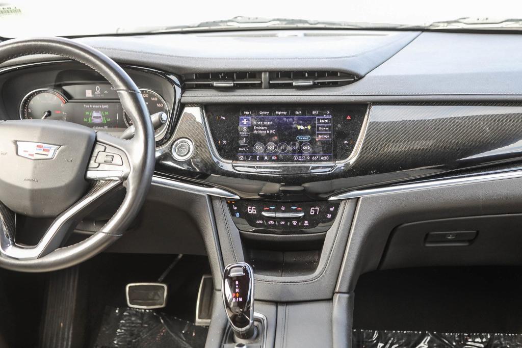 used 2023 Cadillac XT6 car, priced at $43,500