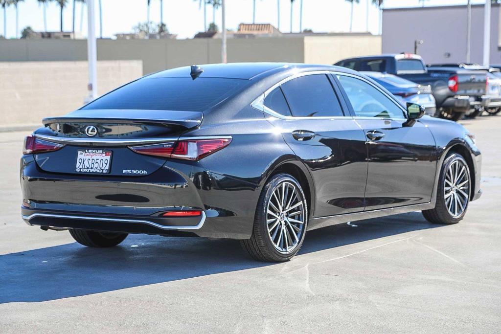 used 2024 Lexus ES 300h car, priced at $37,990