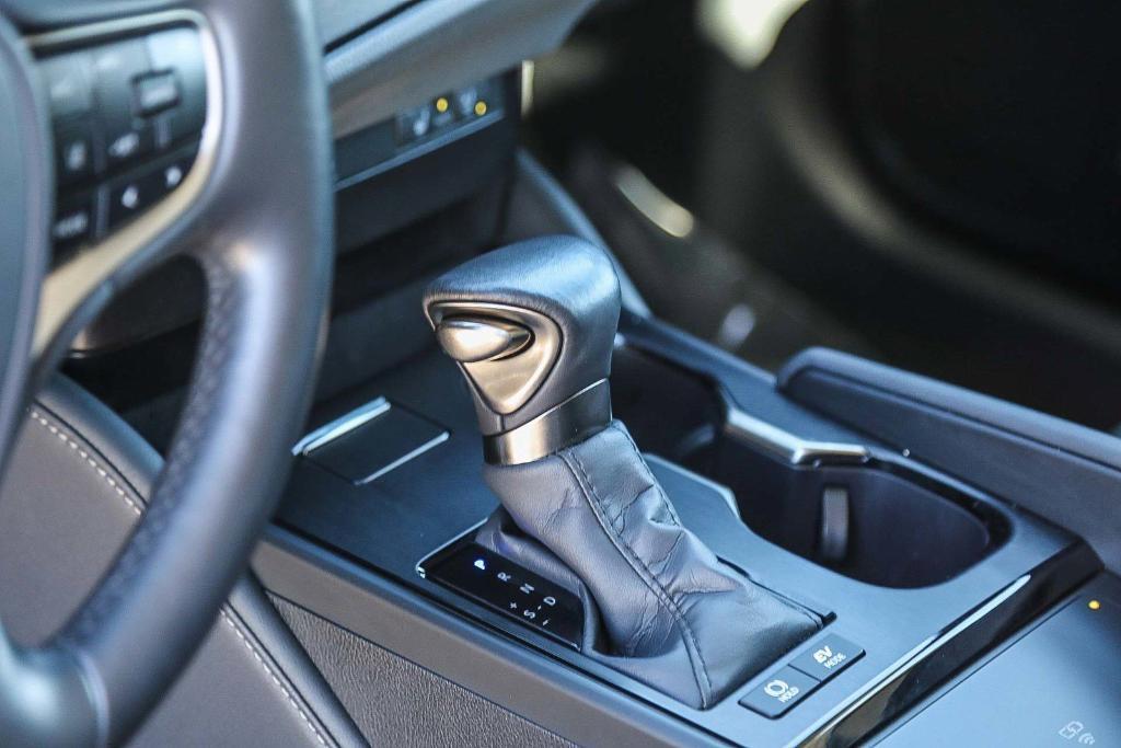 used 2024 Lexus ES 300h car, priced at $37,990