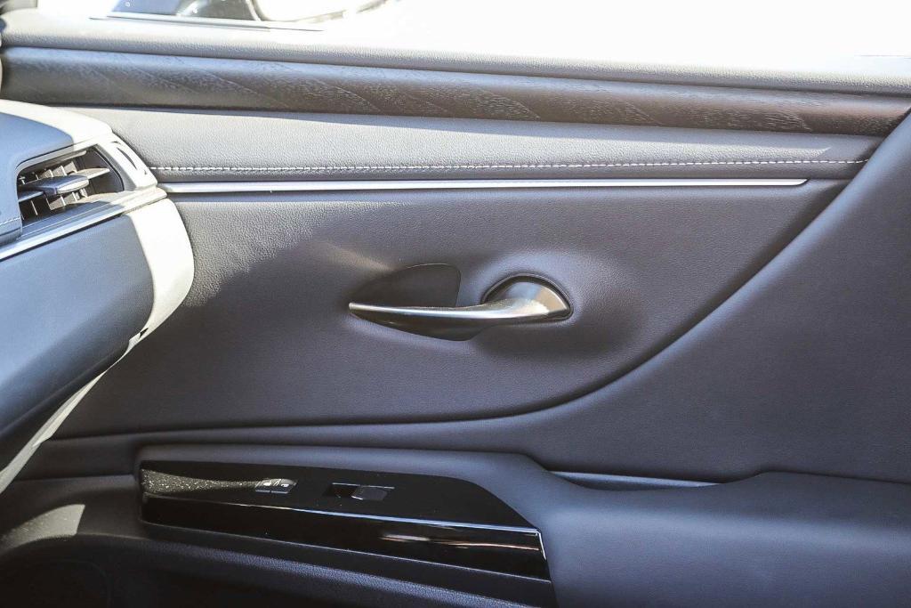 used 2024 Lexus ES 300h car, priced at $37,990