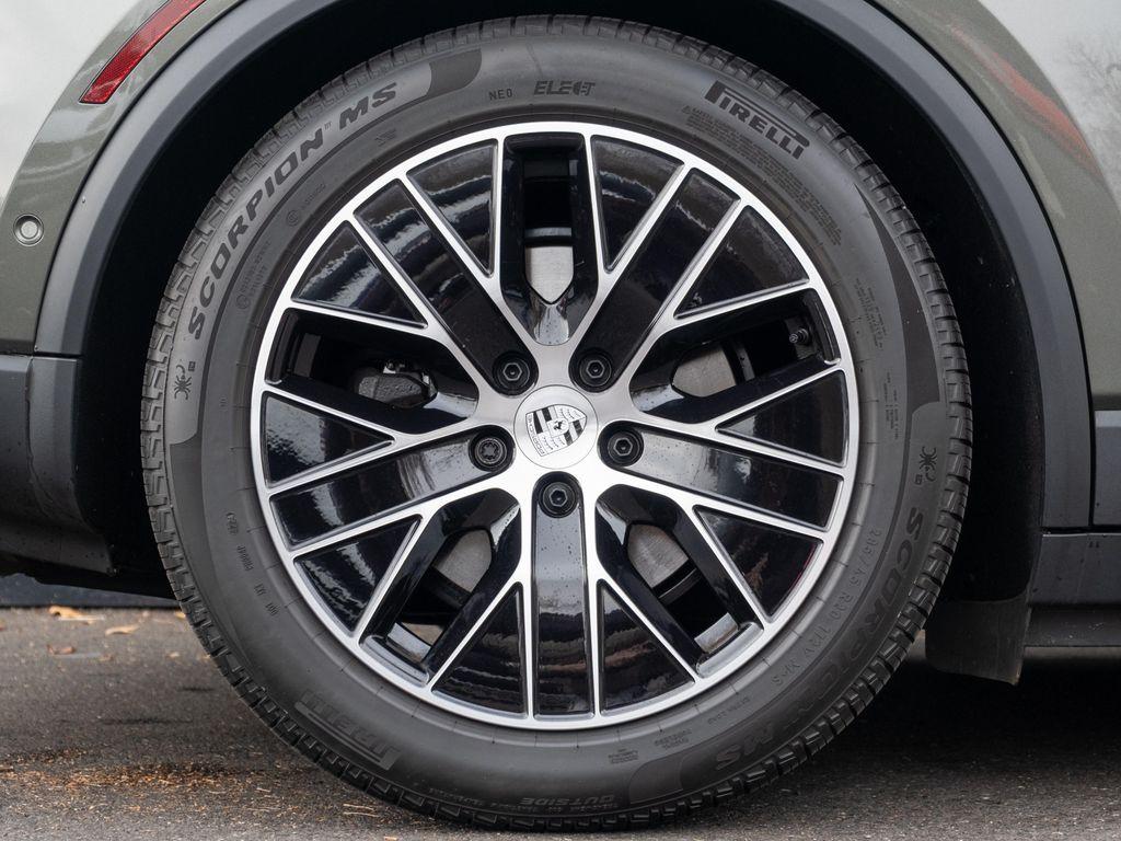 used 2025 Porsche Macan car