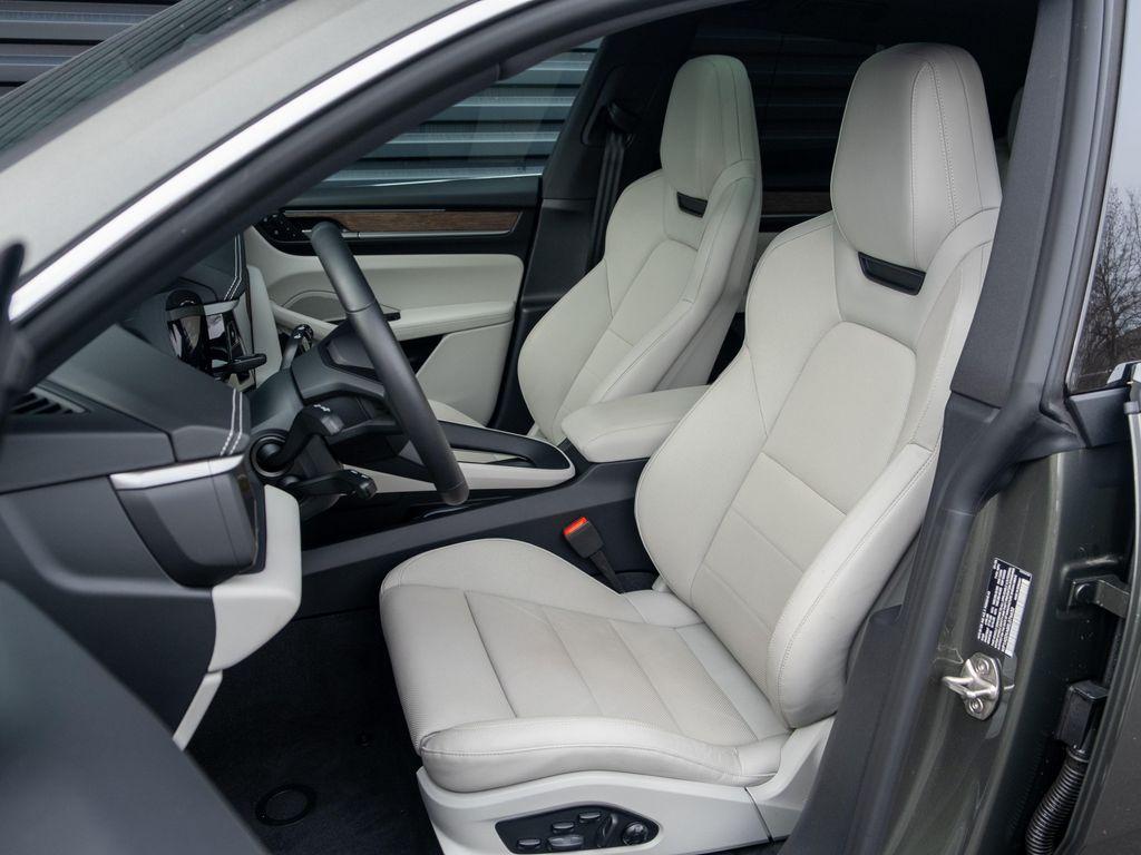 used 2025 Porsche Macan car