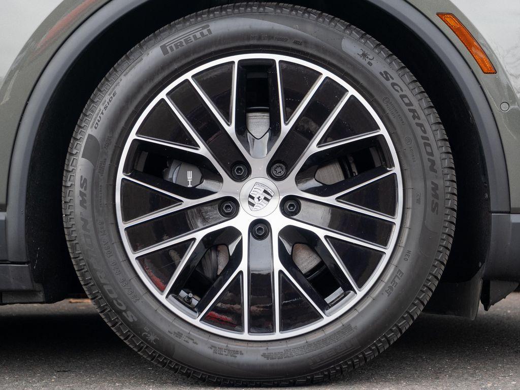 used 2025 Porsche Macan car