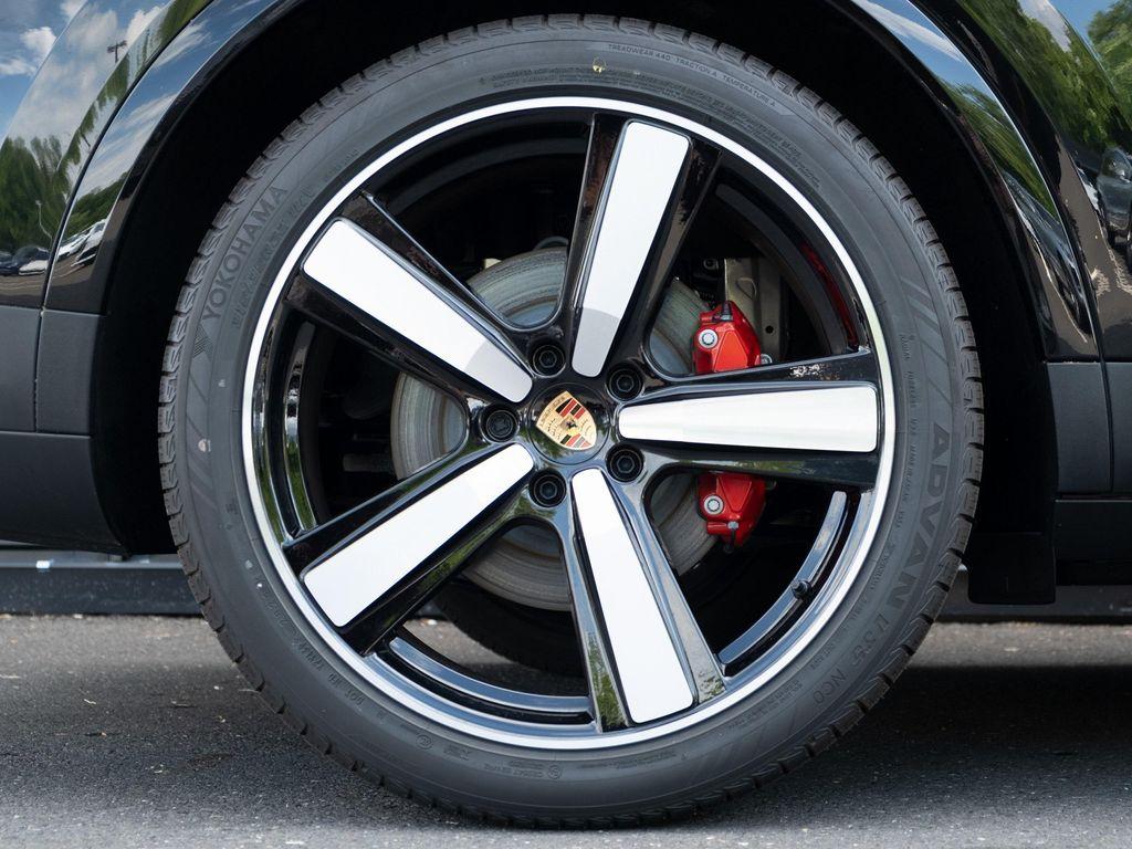new 2025 Porsche Cayenne car, priced at $131,085