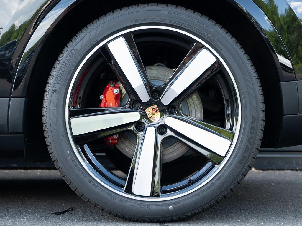 new 2025 Porsche Cayenne car, priced at $131,085