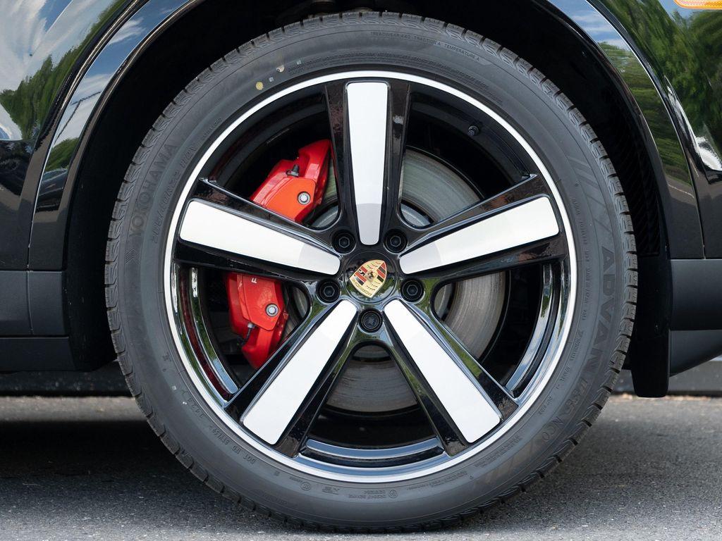 new 2025 Porsche Cayenne car, priced at $131,085