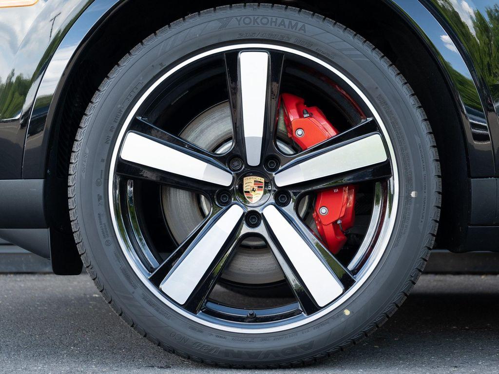new 2025 Porsche Cayenne car, priced at $131,085