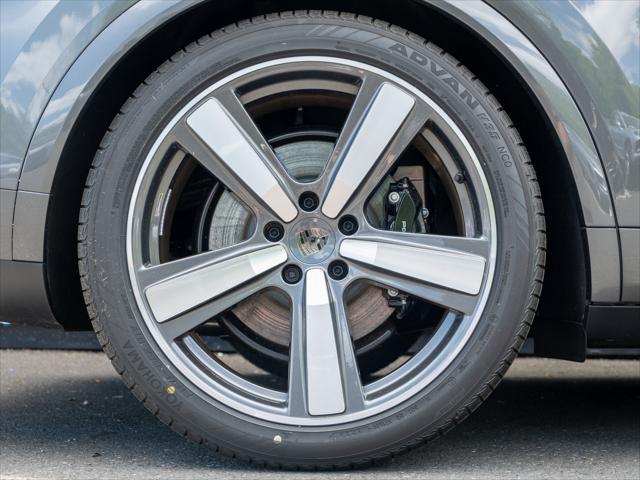 used 2025 Porsche Cayenne E-Hybrid car, priced at $175,995