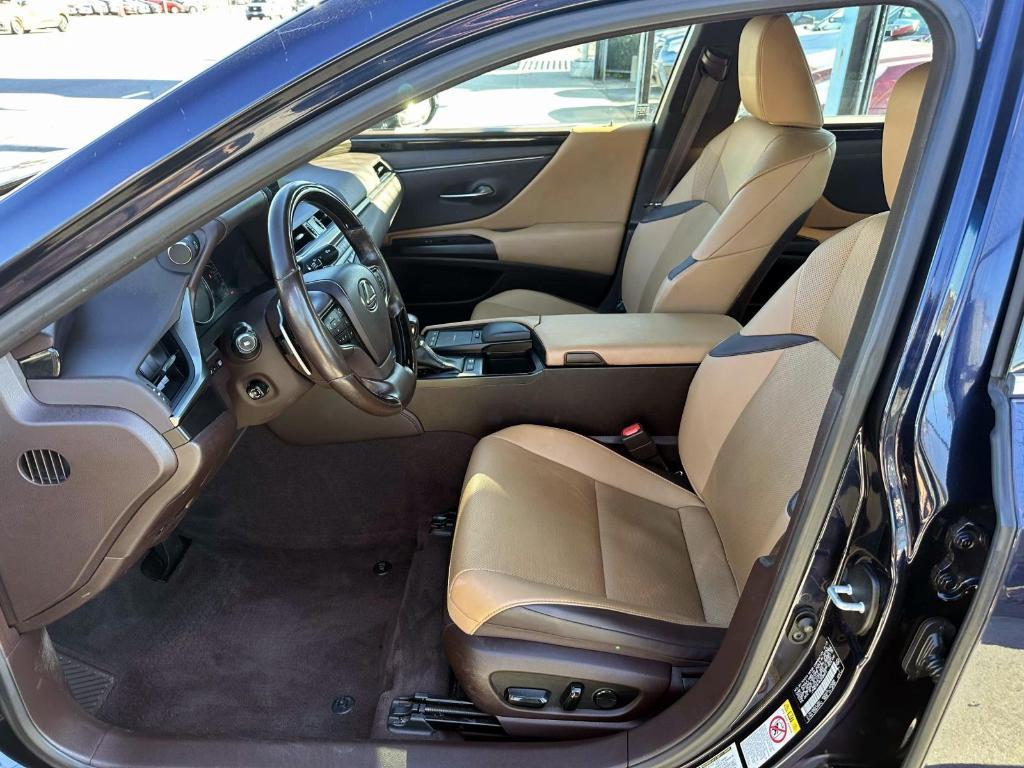 used 2019 Lexus ES 300h car, priced at $26,998