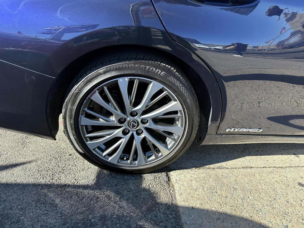 used 2019 Lexus ES 300h car, priced at $26,998