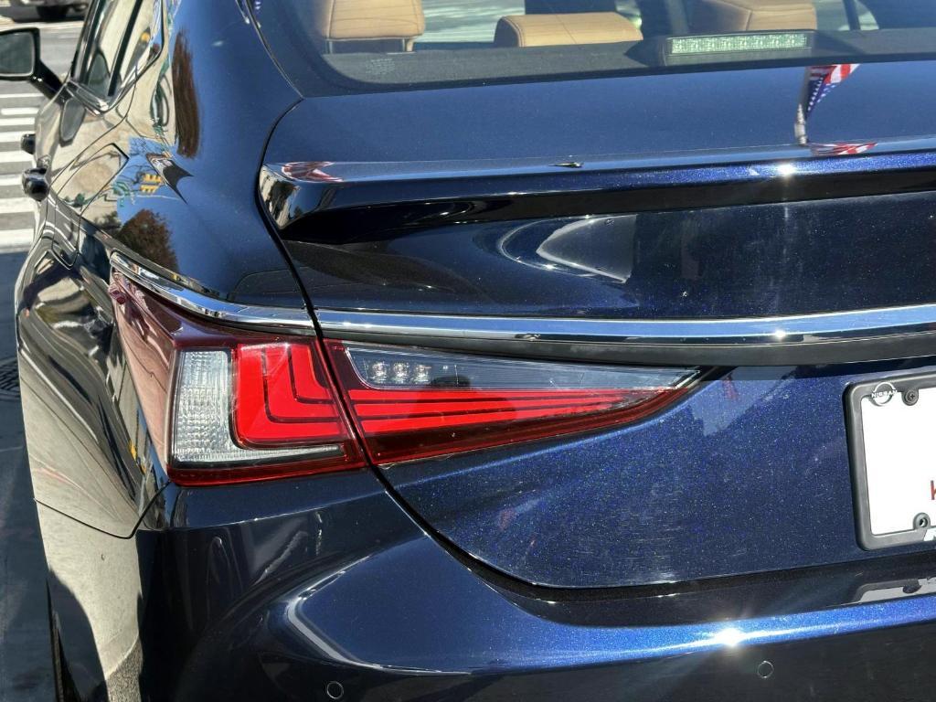 used 2019 Lexus ES 300h car, priced at $26,998