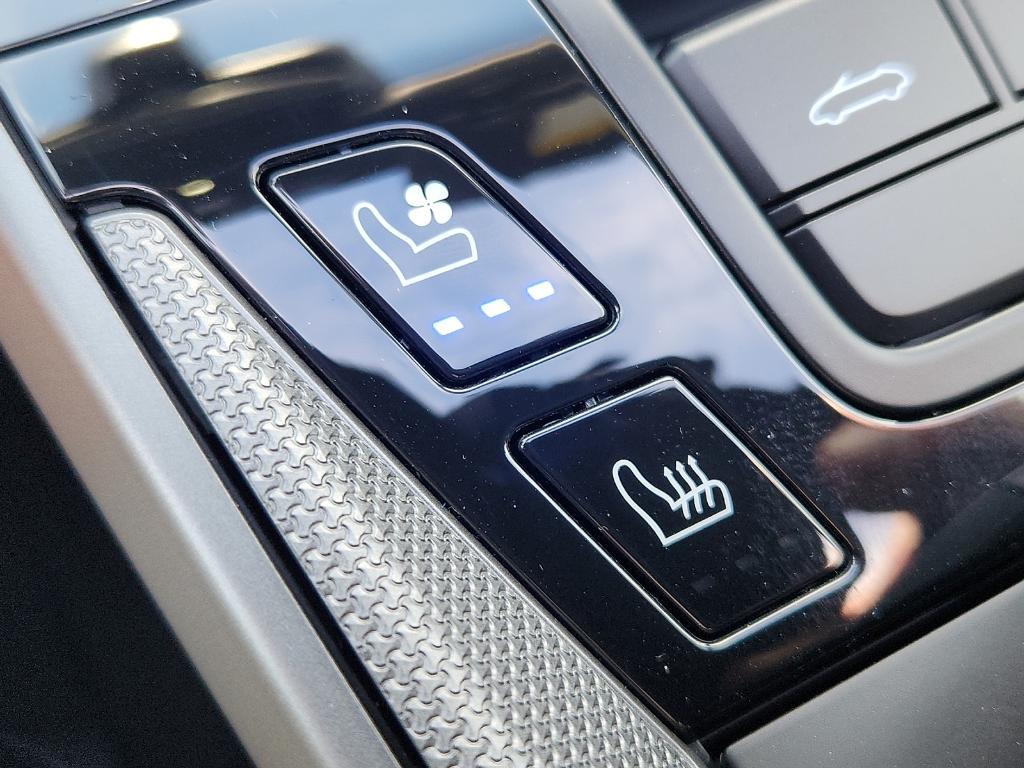 new 2026 Porsche 911 car, priced at $190,500