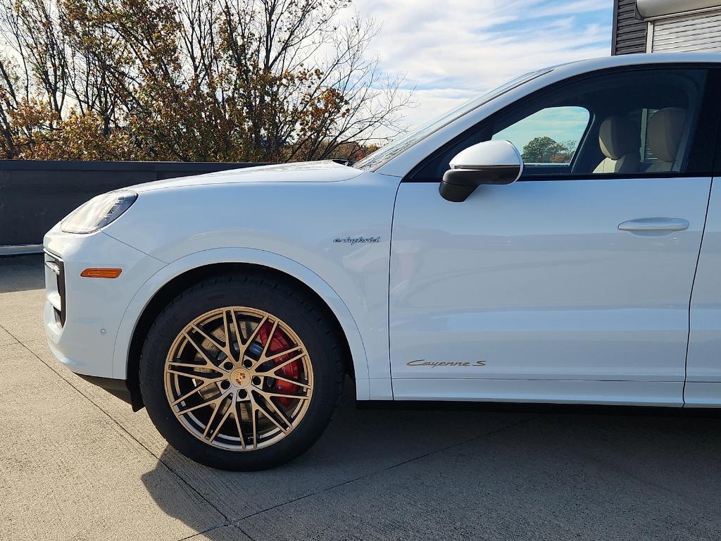 new 2026 Porsche Cayenne car, priced at $135,050
