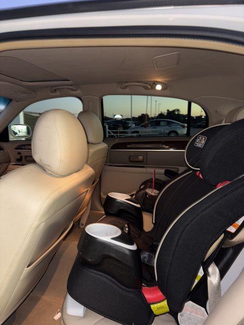 used 2007 Lincoln Town Car car, priced at $9,500