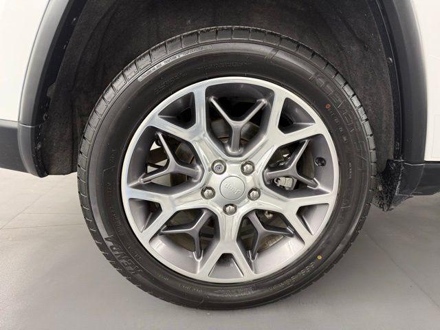 used 2021 Jeep Grand Cherokee car, priced at $21,995