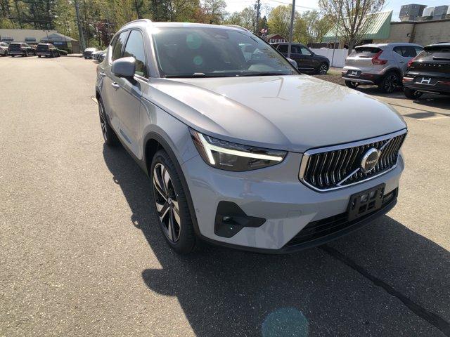 new 2025 Volvo XC40 car, priced at $50,015