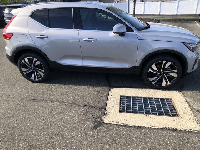 new 2025 Volvo XC40 car, priced at $50,595