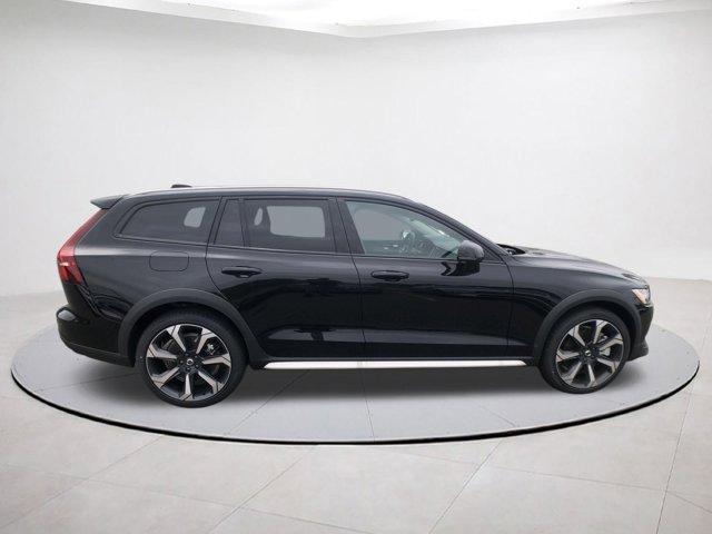new 2025 Volvo V60 Cross Country car, priced at $60,725