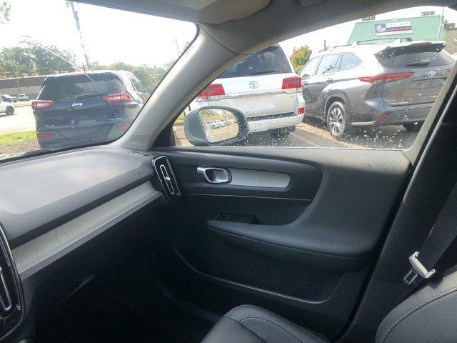 new 2025 Volvo XC40 car, priced at $46,015