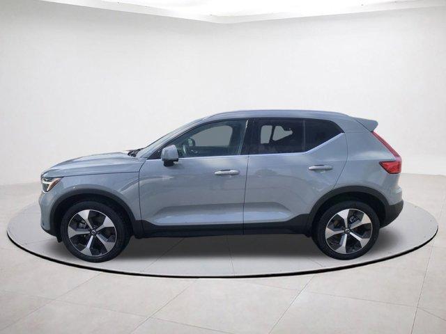 new 2025 Volvo XC40 car, priced at $46,015