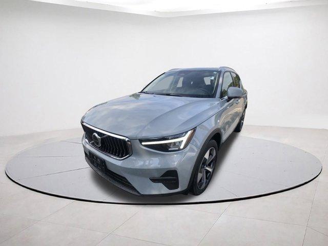 new 2025 Volvo XC40 car, priced at $46,015