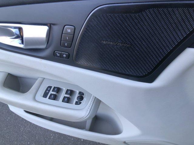 used 2023 Volvo XC60 Recharge Plug-In Hybrid car, priced at $45,995