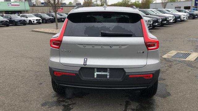 new 2024 Volvo XC40 car, priced at $45,545