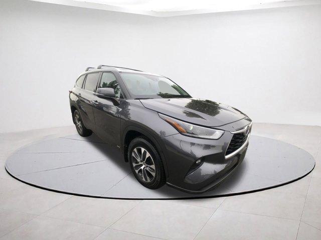 used 2021 Toyota Highlander Hybrid car, priced at $29,395