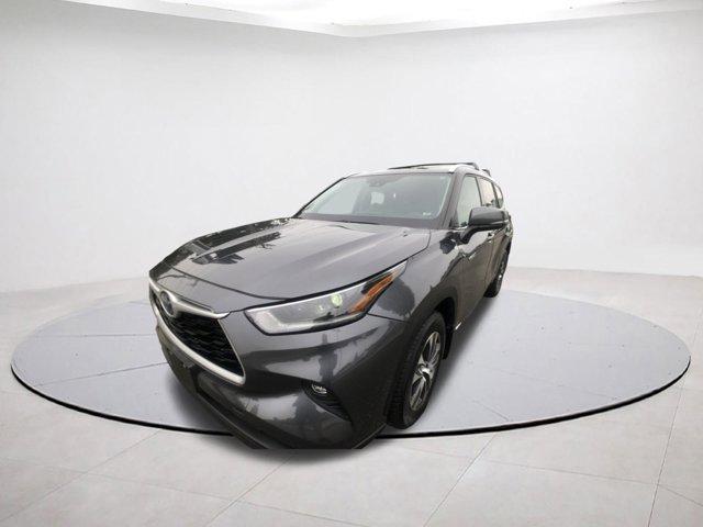 used 2021 Toyota Highlander Hybrid car, priced at $29,395