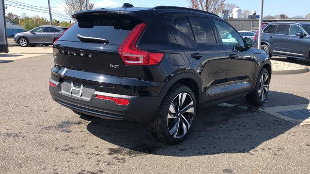 new 2024 Volvo XC40 car, priced at $45,305