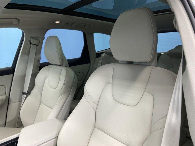 new 2025 Volvo XC60 car