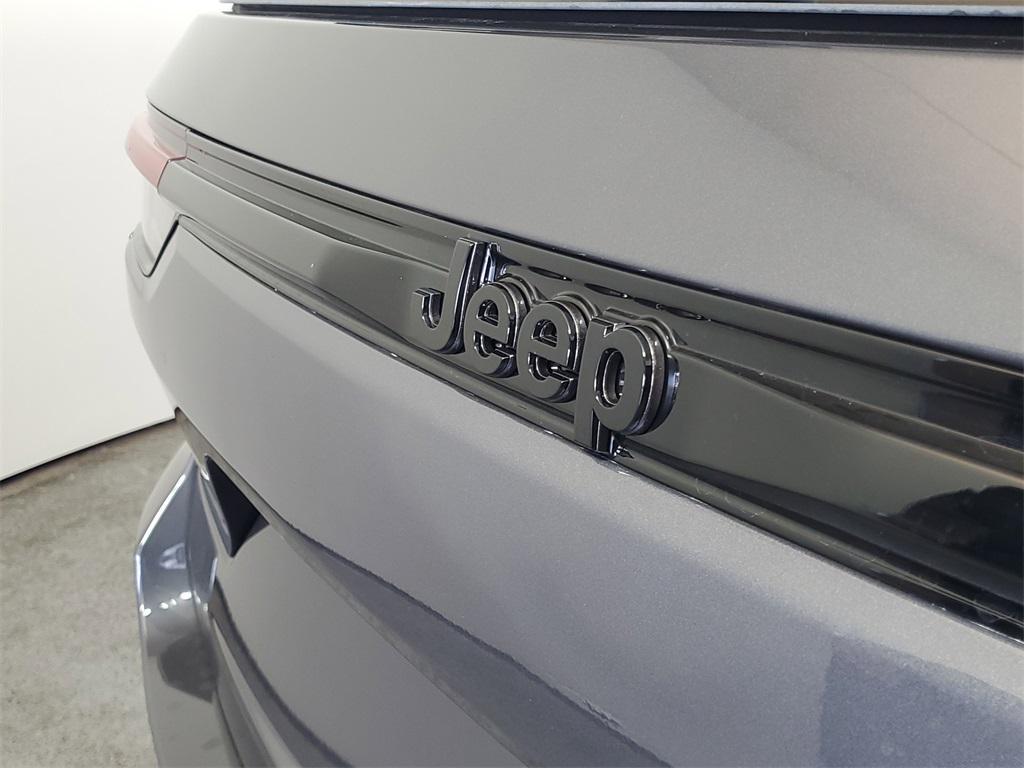 new 2025 Jeep Grand Cherokee car, priced at $42,725