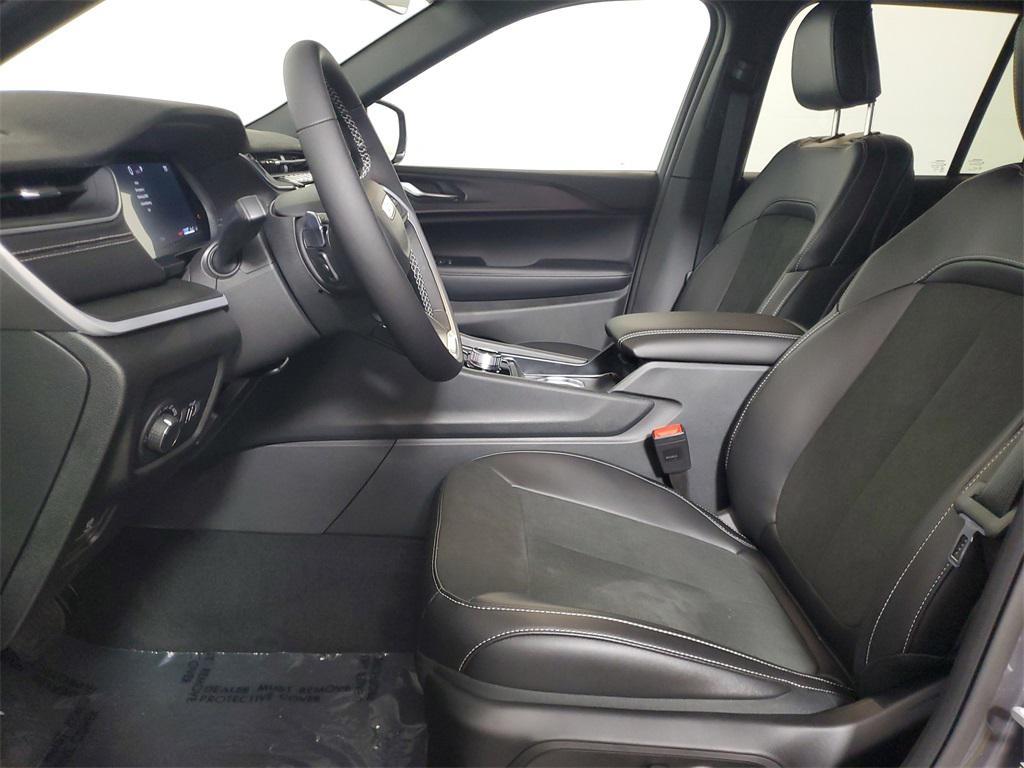 new 2025 Jeep Grand Cherokee car, priced at $42,725