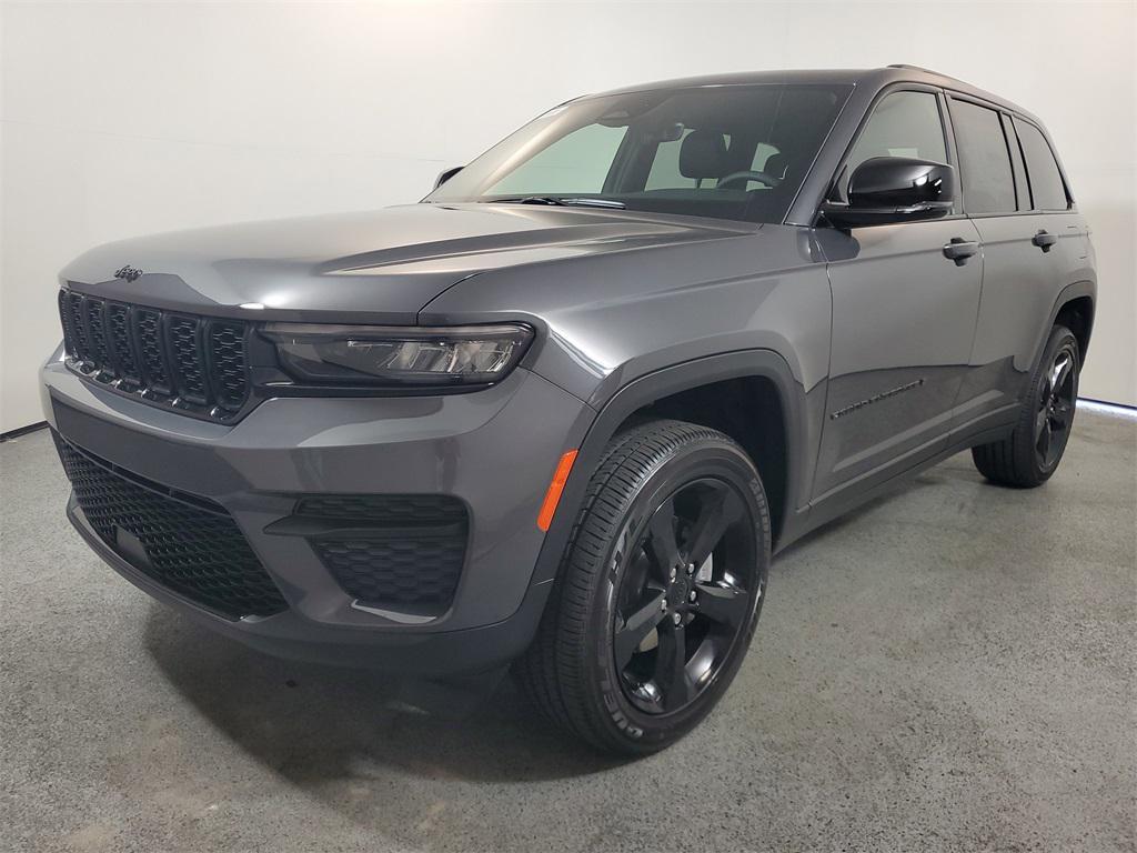 new 2025 Jeep Grand Cherokee car, priced at $42,725